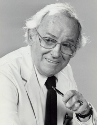 Barnard Hughes profile Photo