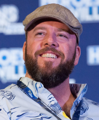 Chris Sullivan (actor) profile Photo