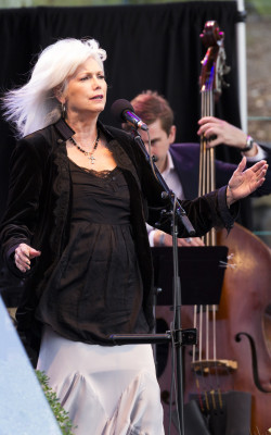 Emmylou Harris profile Photo