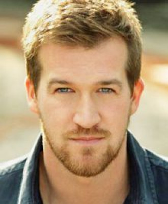 Kenneth Mitchell (actor) profile Photo