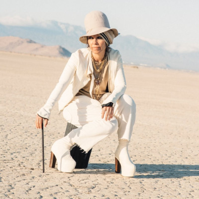 Linda Perry profile Photo