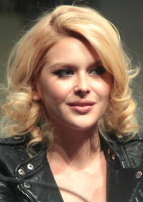 Renee Olstead profile Photo