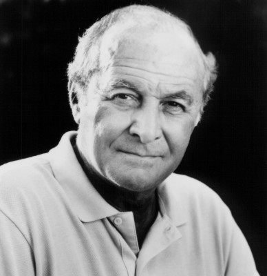 Robert Loggia profile Photo