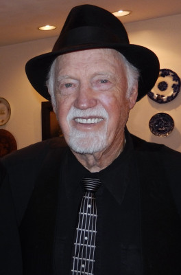 Ronny Cox profile Photo
