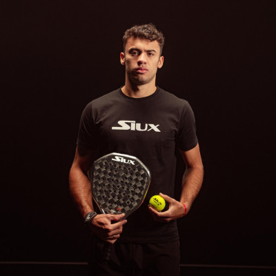Leo Román profile Photo