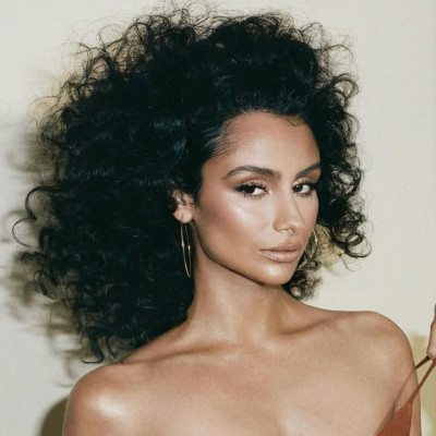 Nazanin Mandi profile Photo