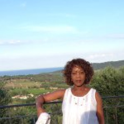 Alfre Woodard profile Photo
