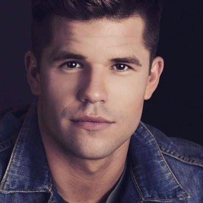 Charlie Carver profile Photo
