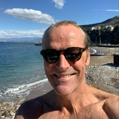 Iain Glen profile Photo