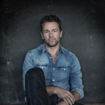 Julian Ovenden profile Photo