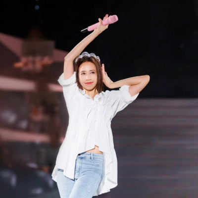 Karen Mok profile Photo
