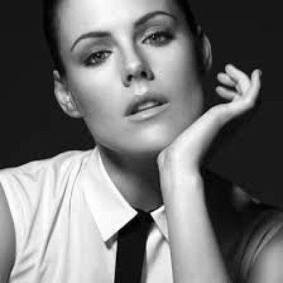 Kathleen Robertson profile Photo