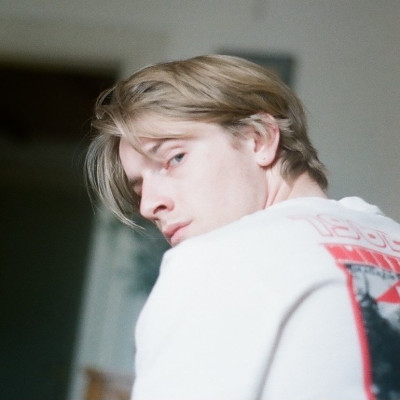 Louis Hofmann profile Photo