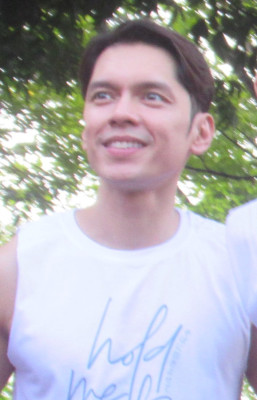 Carlo Aquino