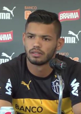 Carlos (footballer, born 1995)