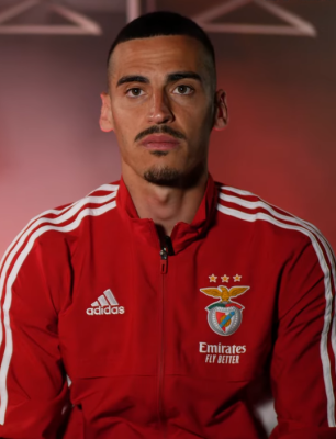 Chiquinho (footballer, born 1995)