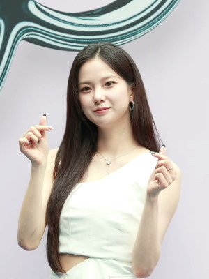 Choi Yu-jin (singer)