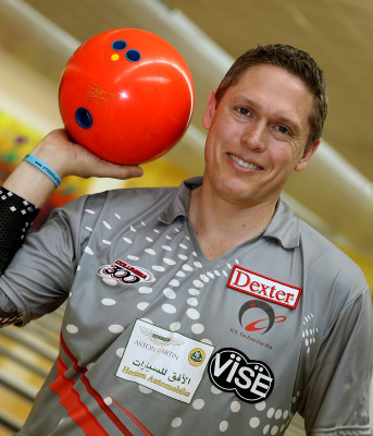 Chris Barnes (bowler)