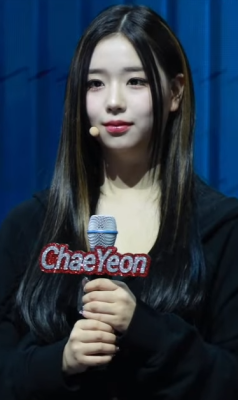Kim Chae-yeon (singer)