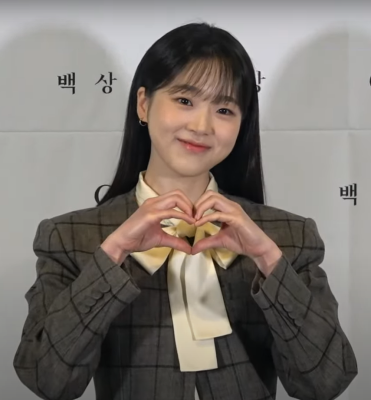 Kim Si-eun (actress, born 1999)