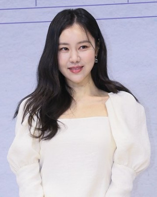 Kim Ye-won (actress, born 1987)