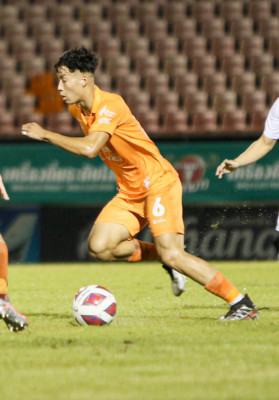 Leon James (footballer)