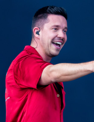 Nico Santos (singer)