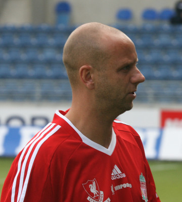 Rob Jones (footballer, born 1971)