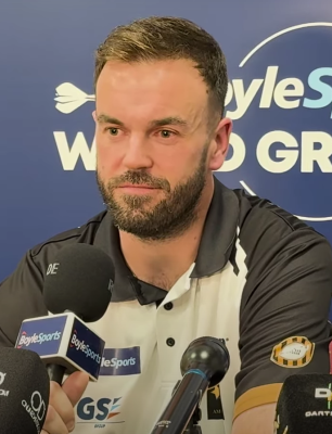 Ross Smith (darts player)