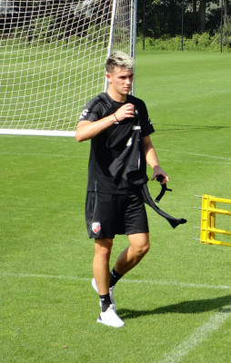 Taylor Booth (soccer)