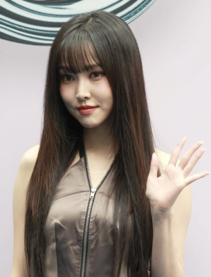 Yuju (singer)