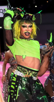Yvie Oddly