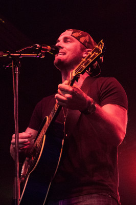 Brett Young (singer) profile Photo