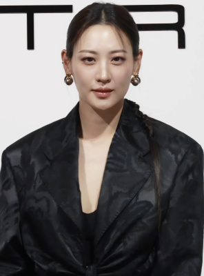Claudia Kim profile Photo