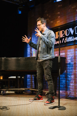 Dan Levy (American comedian) profile Photo