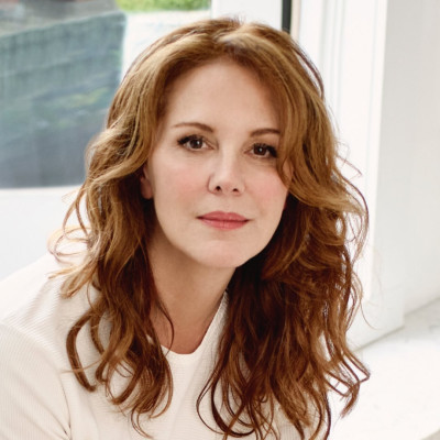 Elizabeth Perkins profile Photo