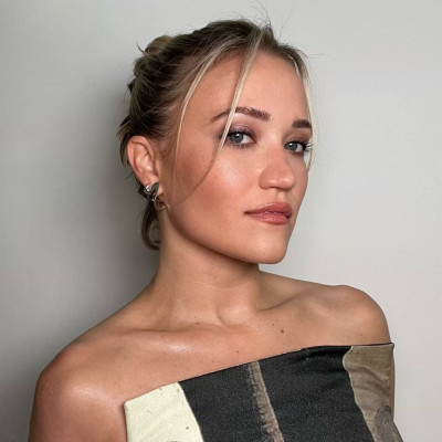 Emily Osment profile Photo