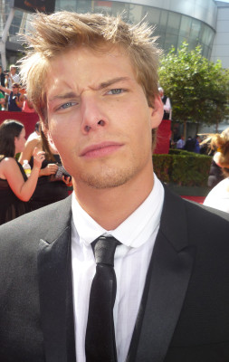 Hunter Parrish profile Photo