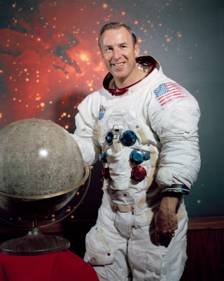 Jim Lovell profile Photo