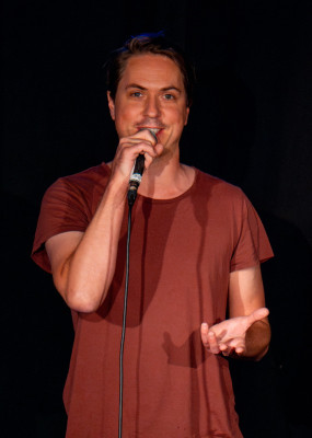 Joe Thomas (actor) profile Photo