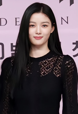 Kim Yoo-jung profile Photo