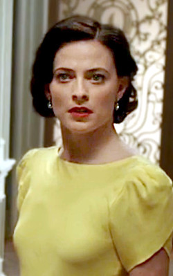 Lara Pulver profile Photo