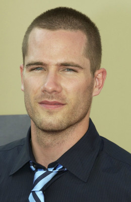 Luke Macfarlane profile Photo