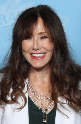 Mary McDonnell profile Photo
