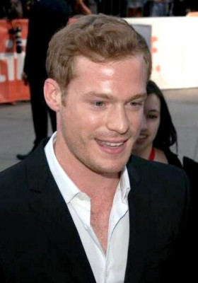 Sam Reid (actor) profile Photo