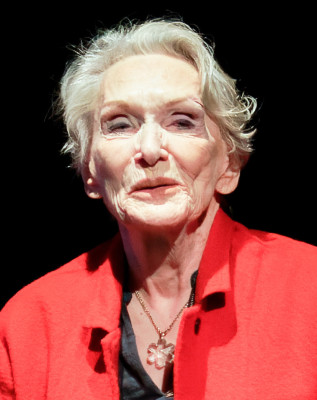 Siân Phillips profile Photo