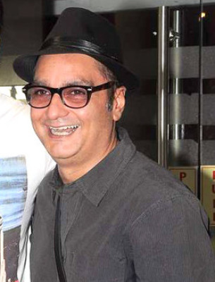 Vinay Pathak profile Photo