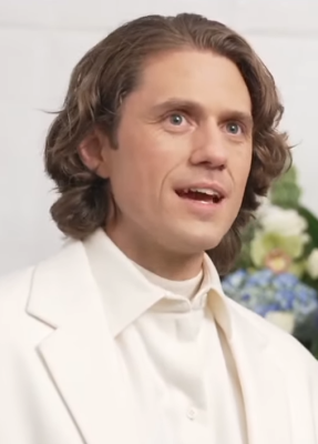 Aaron Tveit profile Photo