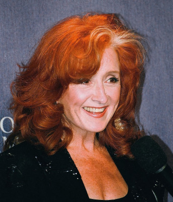 Bonnie Raitt profile Photo