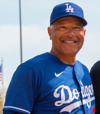 Dave Roberts (baseball manager) profile Photo